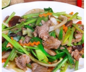 Bò xào hành cần